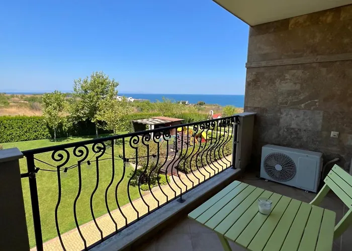 E32 Atia Chernomoretz 公寓 *