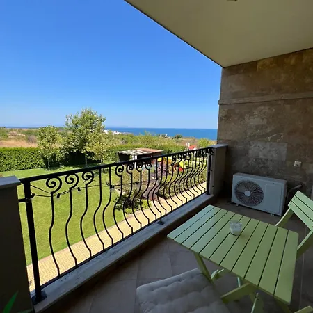 E32 Atia Chernomoretz Апартаменты *